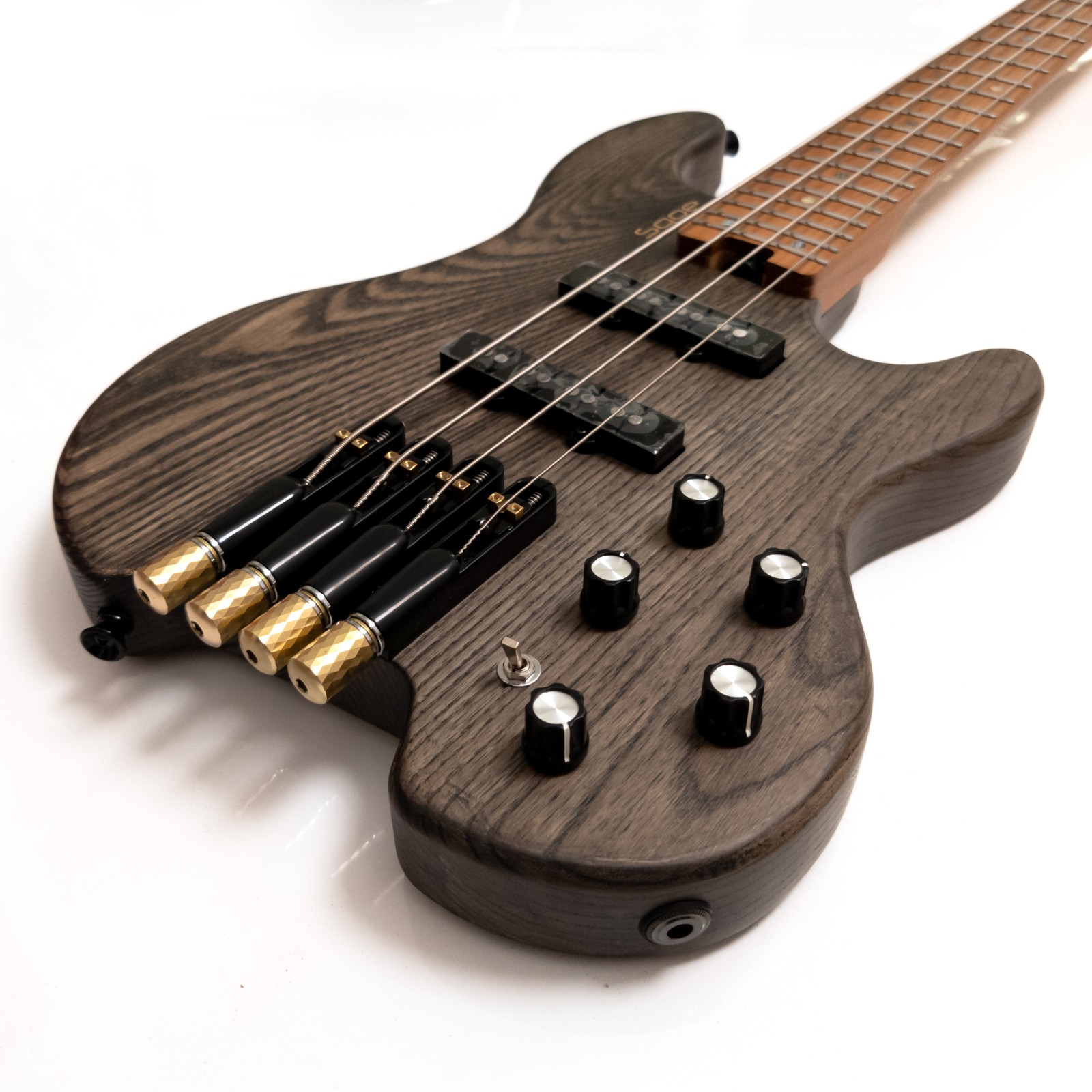 Bass Guitar Fretless - Bezgłowa 4-strunowa gitara basowa, korpus z