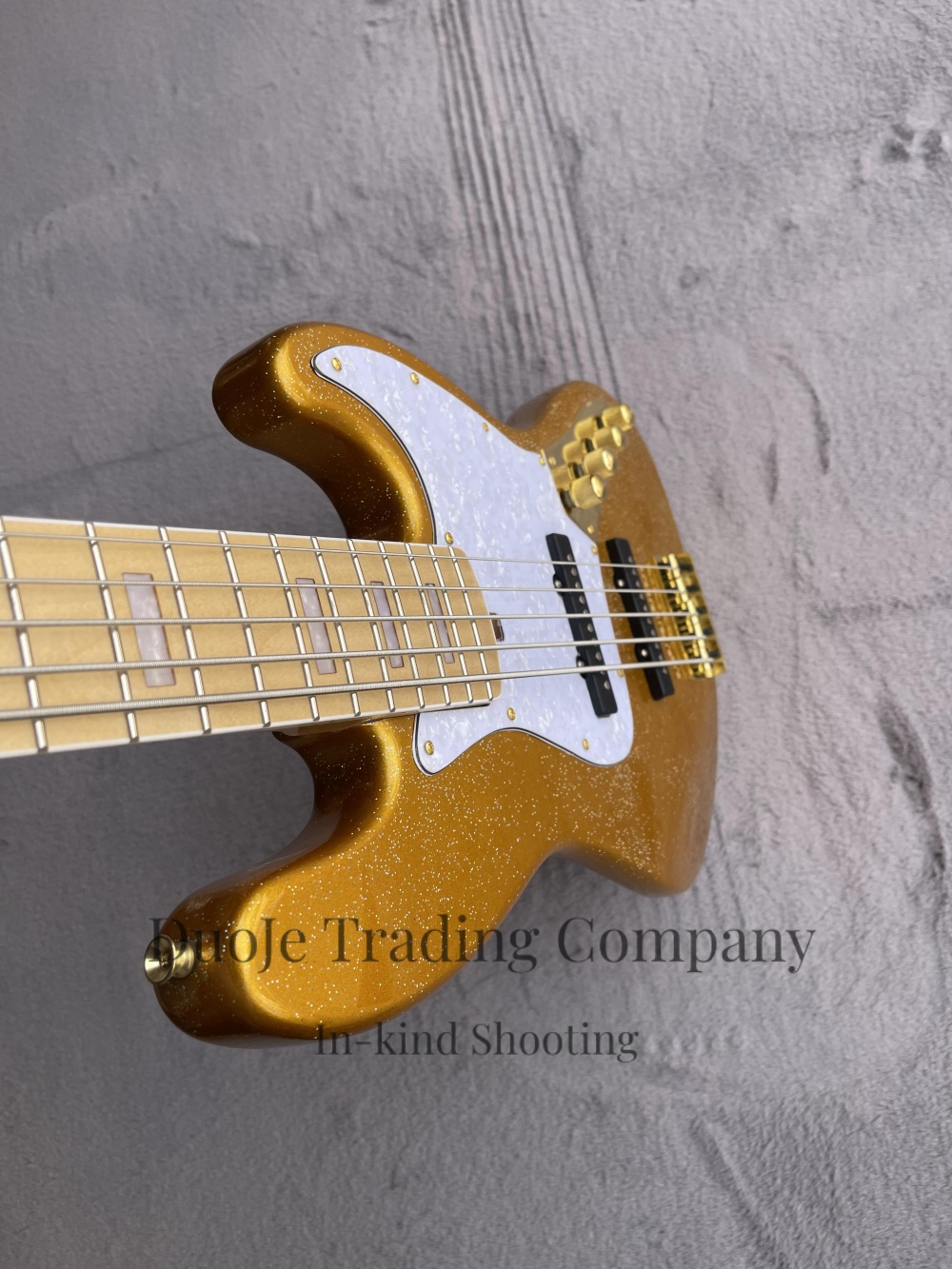 4-strunowy bas z złotym brokat – Bass Guitar Fretless recenzja i cena