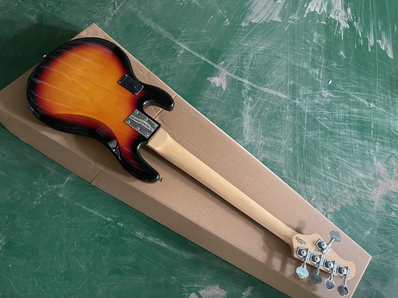 Gitara basowa sunset z 5 strun – Bass Guitar Fretless recenzja i cena