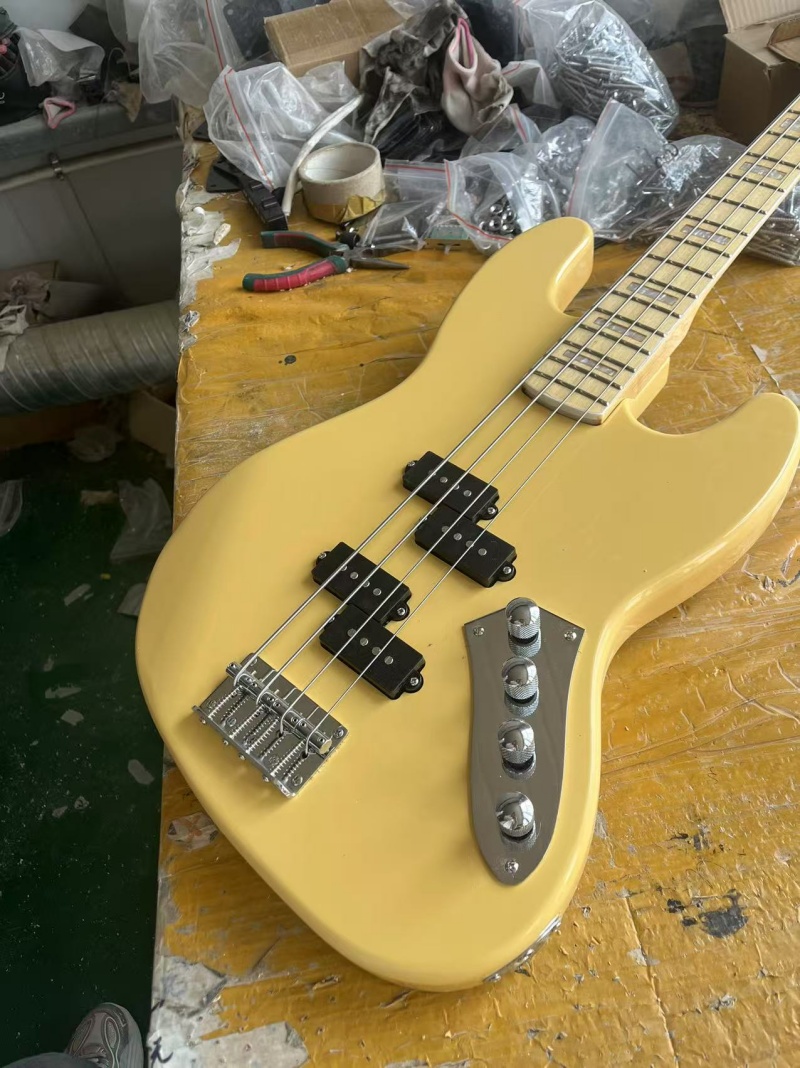 Niestandardowy 4-strunowy bas  – Bass Guitar Fretless recenzja i cena
