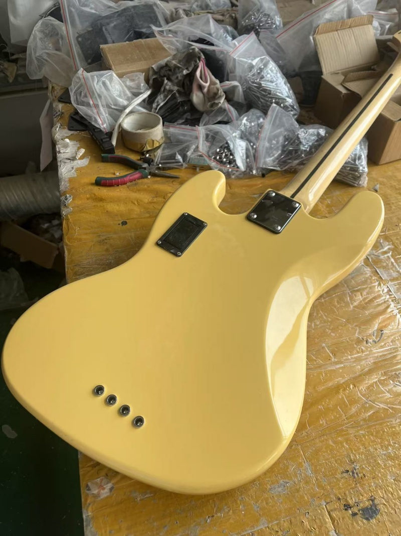 Niestandardowy 4-strunowy bas  – Bass Guitar Fretless recenzja i cena